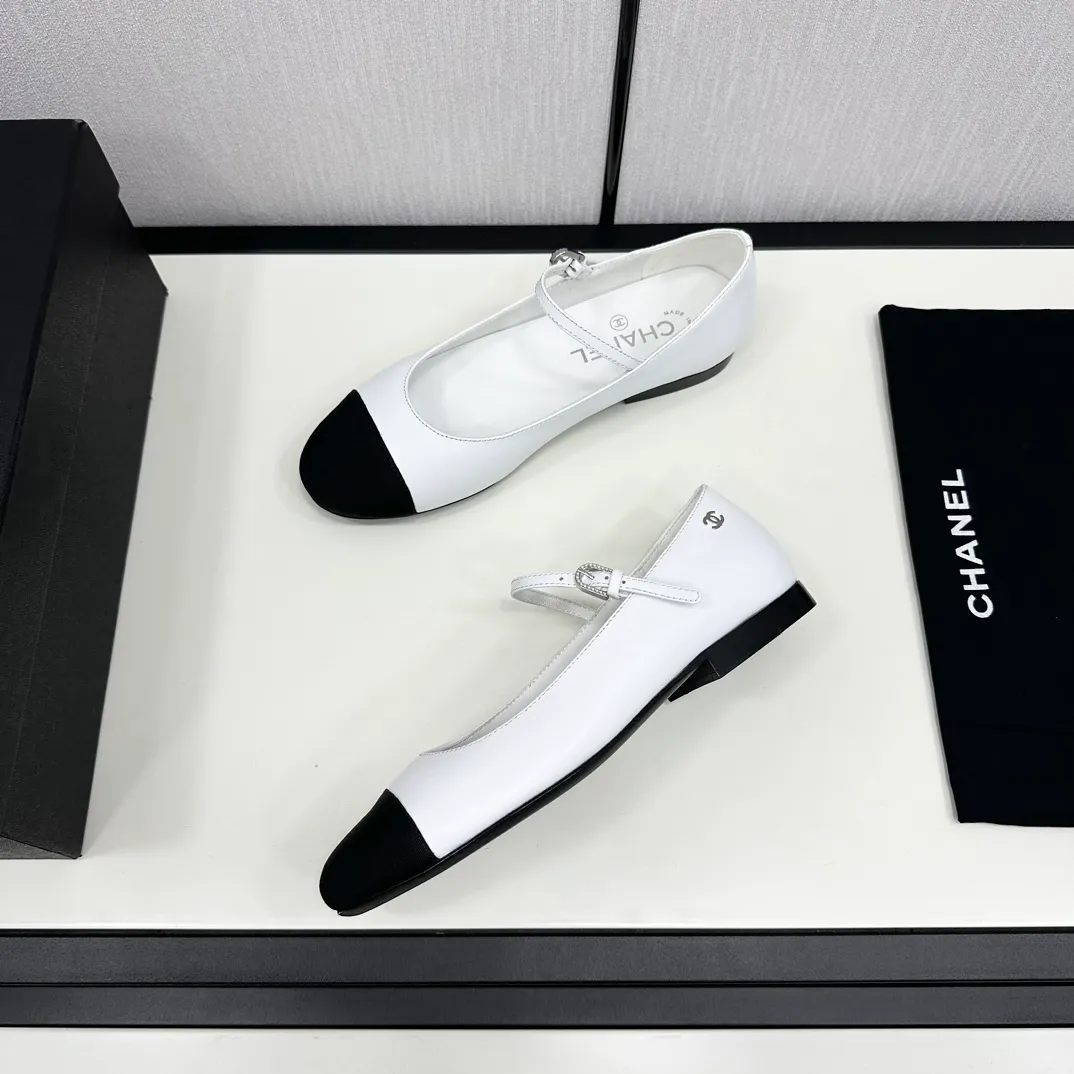 👟👟Ex-factory price 480👟👟 Xiaoxiang official website synchronizes the high version of CHANEL Chanel top Mary Jane____________, a must-have hot item for the fragrance family in spring and autumn, the goddess series, with the elegant and ladylike temperament of the fragrance family, super attractive, irresistible, and heart-warming... ▪️Imported sheepskin for the uppers ▪️Imported sheepskin for the inner feet (the same as the original) ▪️Original model open version, genuine leather outsole🇮🇹 ▪️Standard code 35-40 34 40 41 customized (non-returnable)